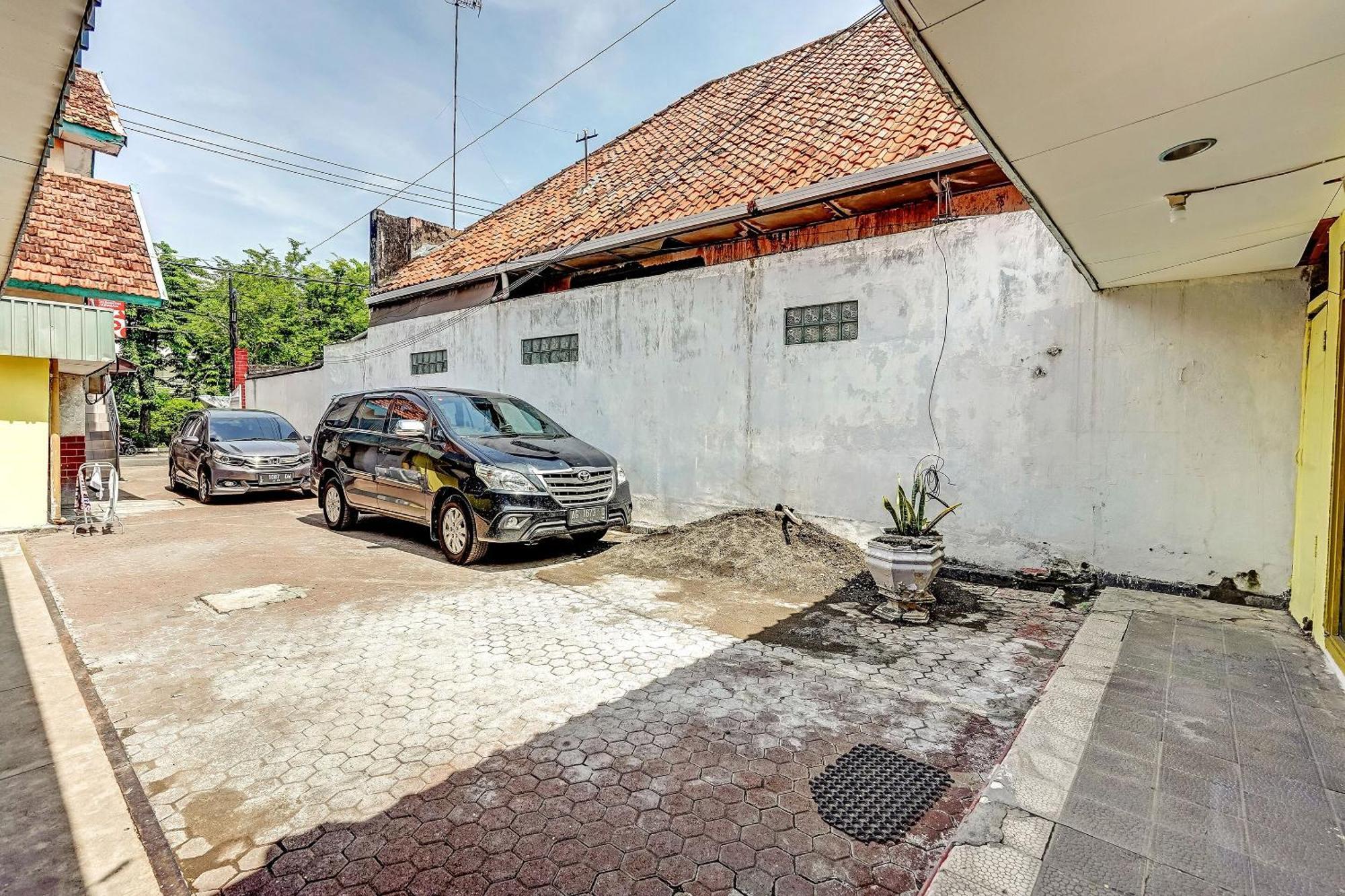 Hotel Kalimantan Surabaya Kültér fotó