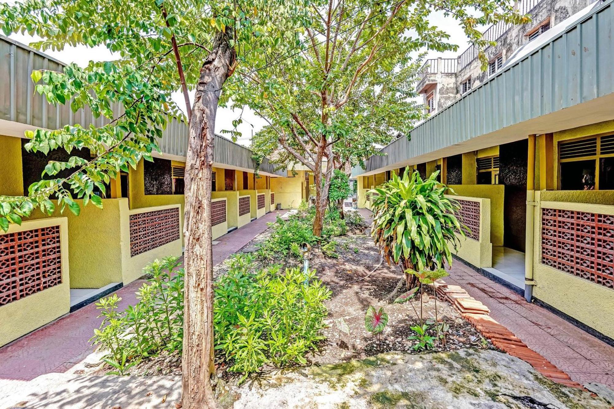 Hotel Kalimantan Surabaya Kültér fotó